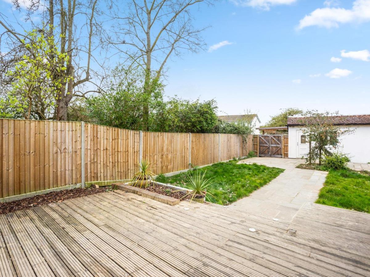 Dom wakacyjny Pass The Keys Spacious And Very Modern Family Home,
